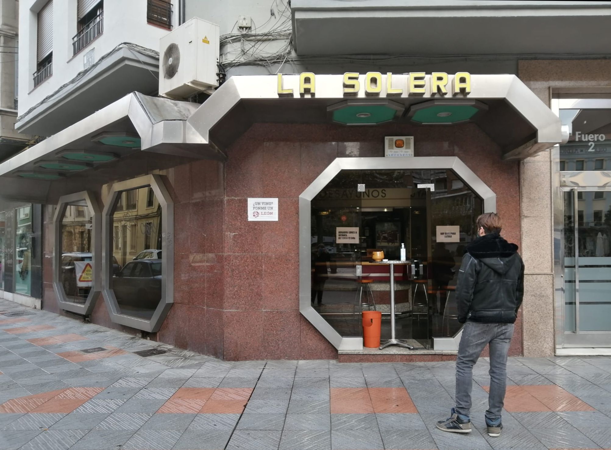 El 'café para llevar', el salvavidas de los bares leoneses